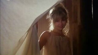 Հիասքանչ շիկահեր աստվածուհի Բրուքլին Լին ննջասենյակում սեքսով է զբաղվում