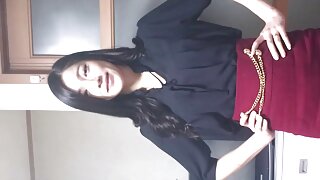 Կարճ կիսաշրջազգեստով սեքսուալ շիկահեր Դիլան Թայլերը տուգոբ է նվիրում